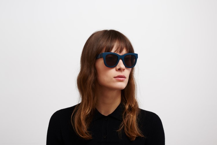 Rocío montura: md34 indigo|lente: marrón sólido milón MYKITA ERT23137